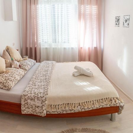Apartman Lili Книн Екстер'єр фото
