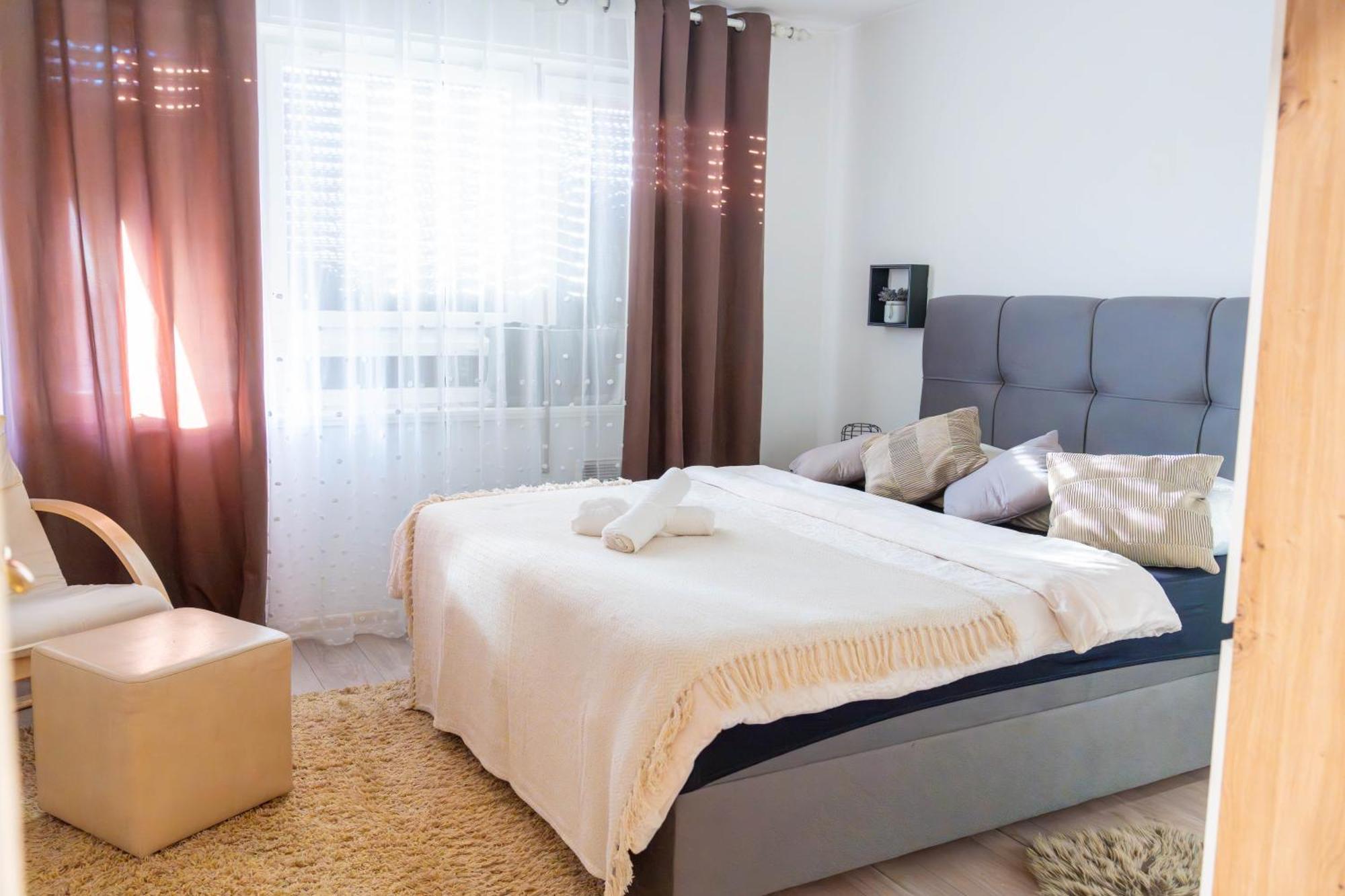 Apartman Lili Книн Екстер'єр фото