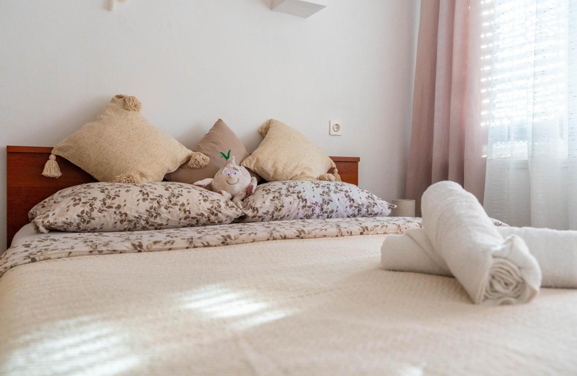 Apartman Lili Книн Екстер'єр фото