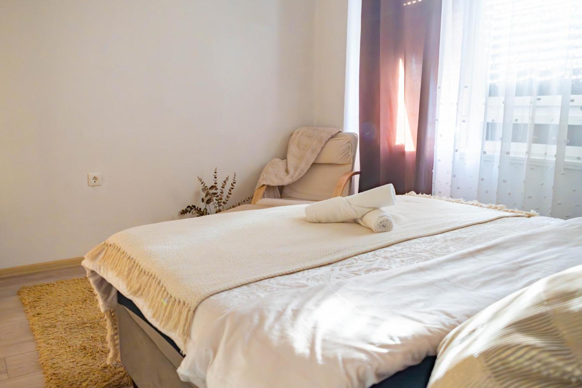 Apartman Lili Книн Екстер'єр фото