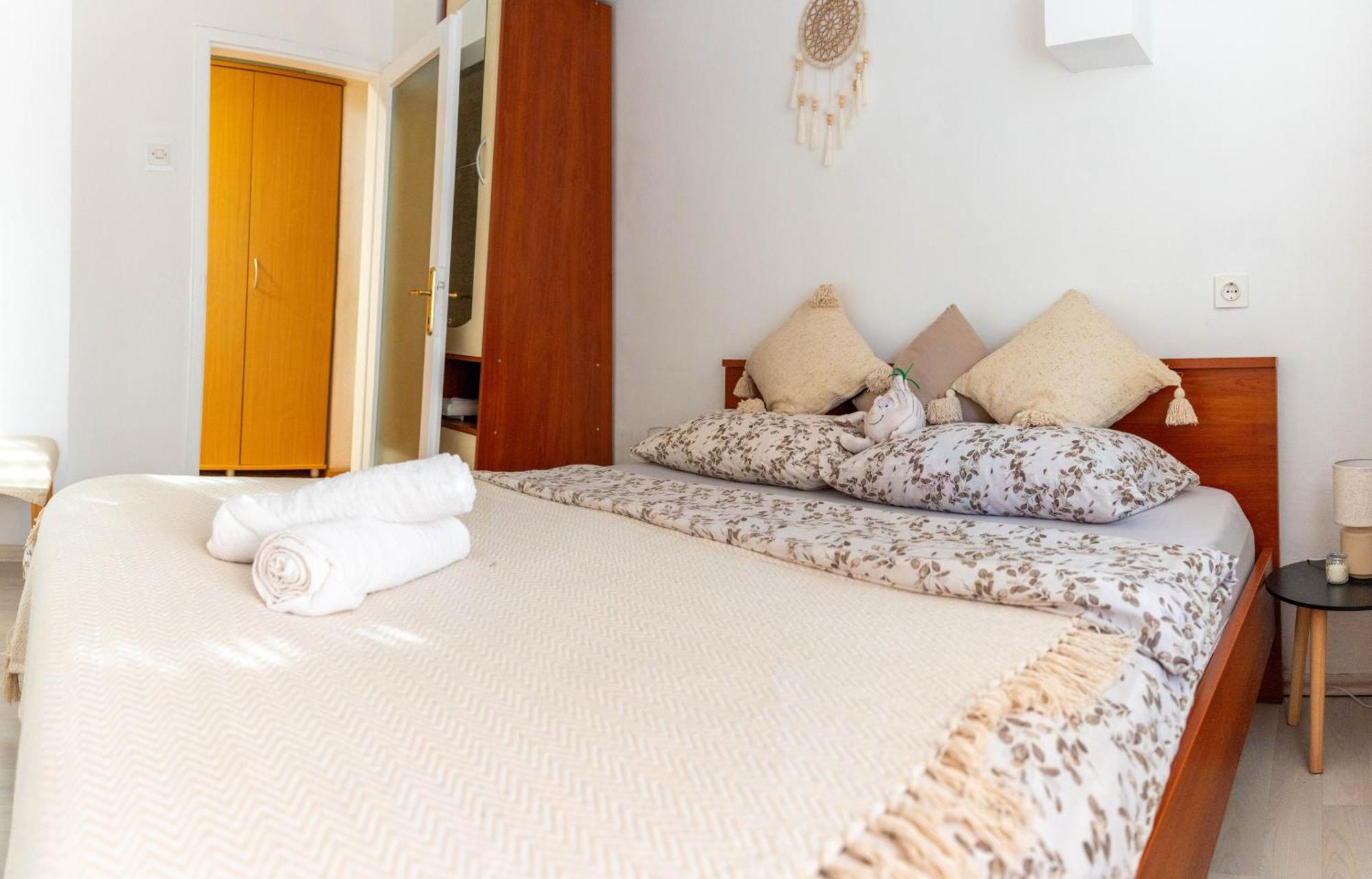 Apartman Lili Книн Екстер'єр фото