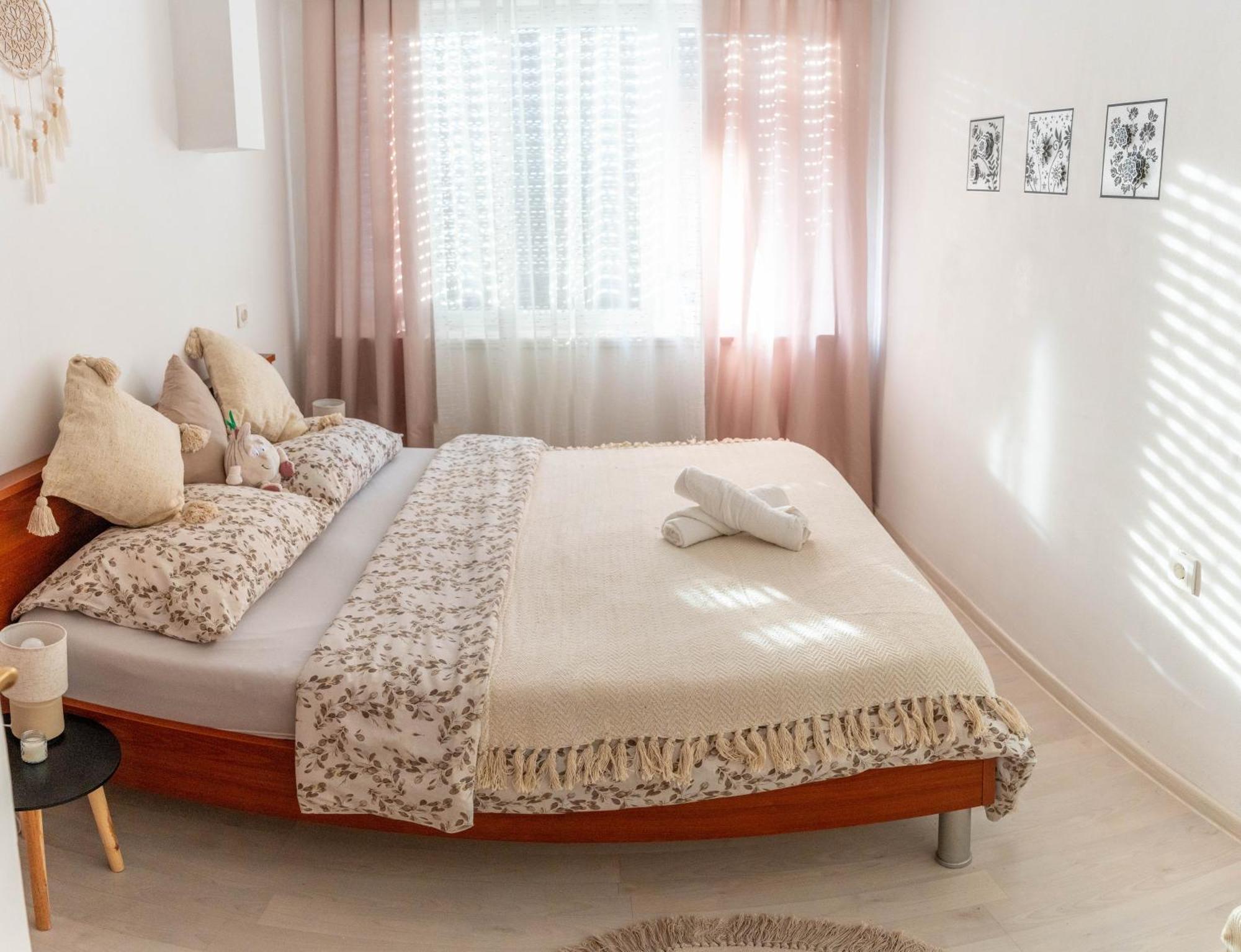 Apartman Lili Книн Екстер'єр фото